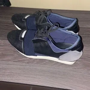 I’m sellin these shoes for 250 the lowest is 200 I don’t do shipping How to save THOUSANDS of dollars shipping shoes  main image 3